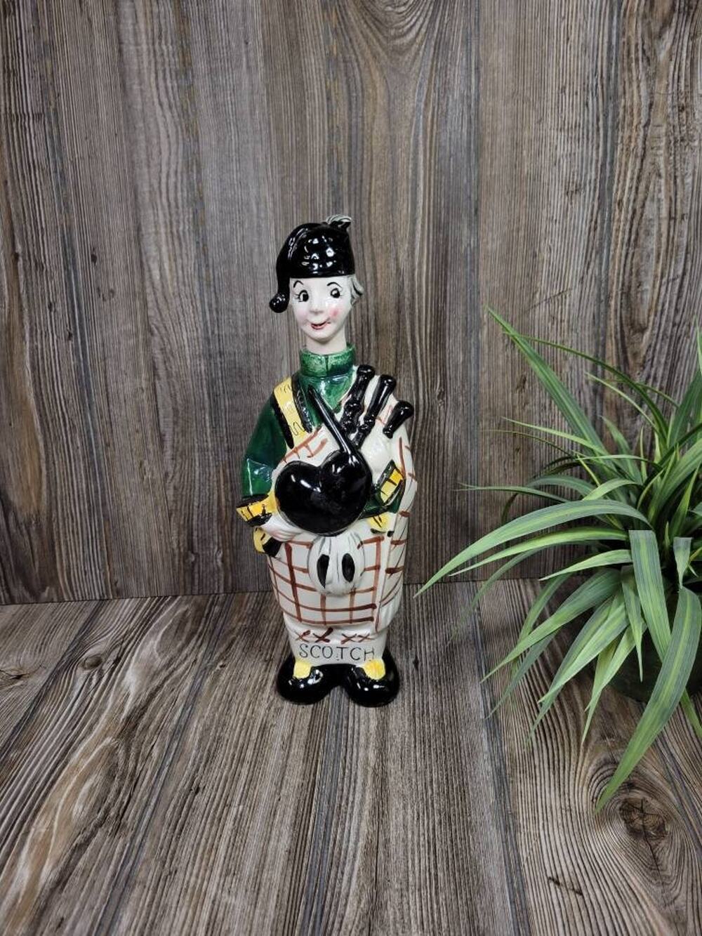 Vintage Arnart Ceramic Scotch Decanter Scottish Bagpipe Man 1960s Kitsch Barware